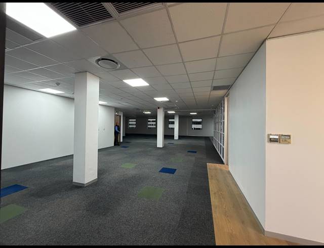 472M² BUILDING TO LET IN CLAREMONT